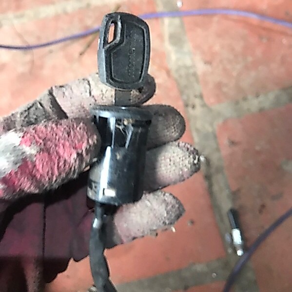 Khoá xe điện M133i Momentum cũ tốt tháo xe