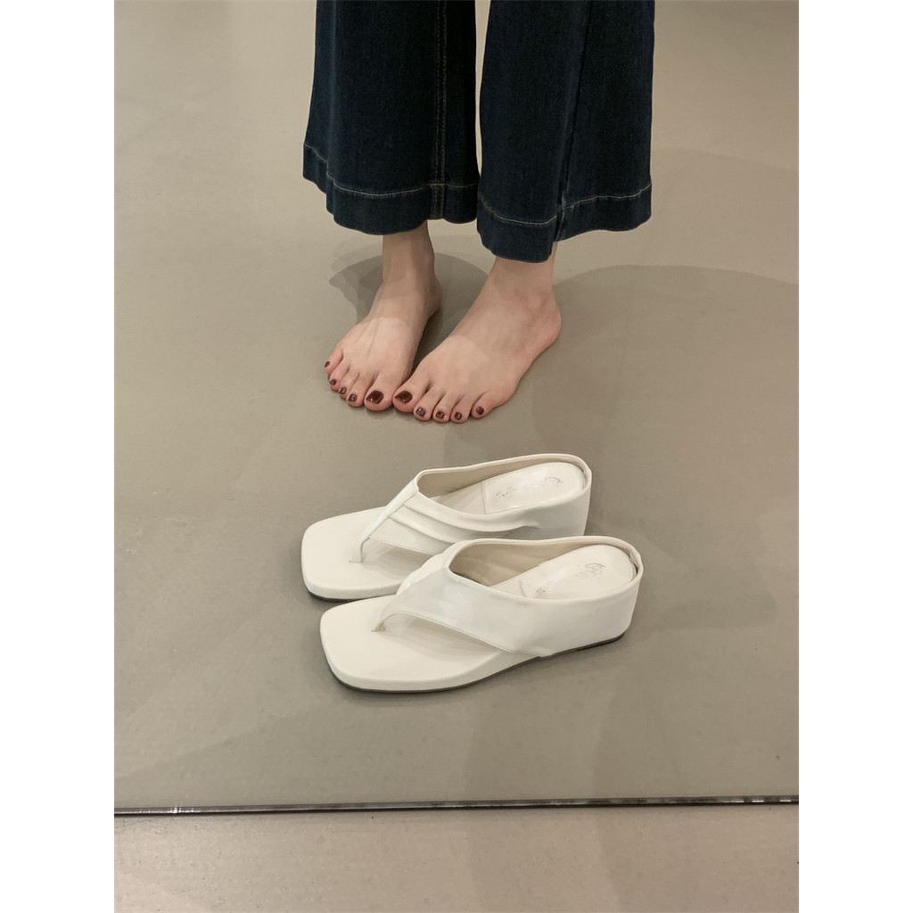 Mùa Hè 2026 Phong Cách Mới Pháp Đơn Giản Mũi Vuông Flip-Flops Nêm Gót Kỳ Nghỉ Flip-Flops Giữa Gót Fl