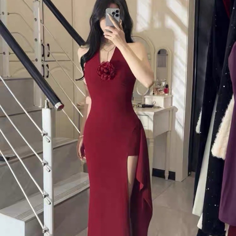 Đầm body dự tiệc cổ yếm sẽ tà cao dáng dài
