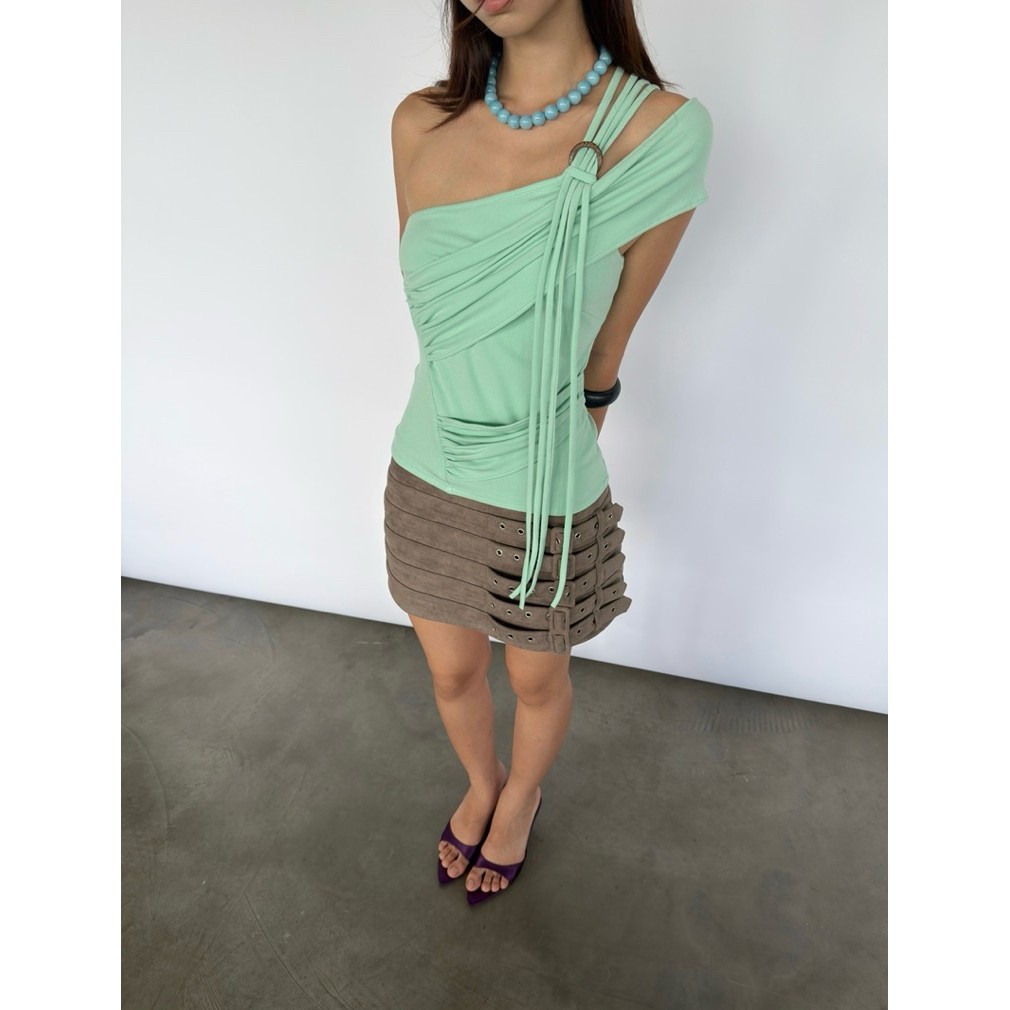 Áo thun vai chéo nhún thân bất quy tắc INTO.EIGHT thiết kế (Knot Top) | BigBuy360 - bigbuy360.vn