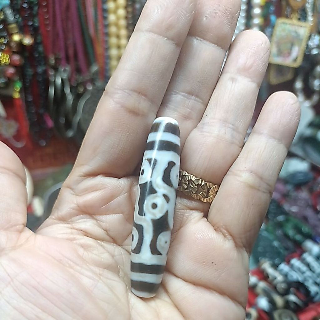 DZI 9 mắt kích thước đeo cổ.