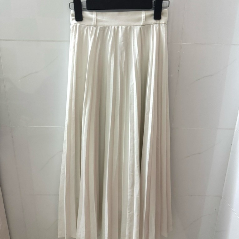 Pass / thanh lý chân váy xếp li trắng TRIOJI size Xs