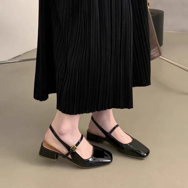 Sandal Baotou PU Giữa Gót Flat Buckle Strap Vuông Gót Thời Trang