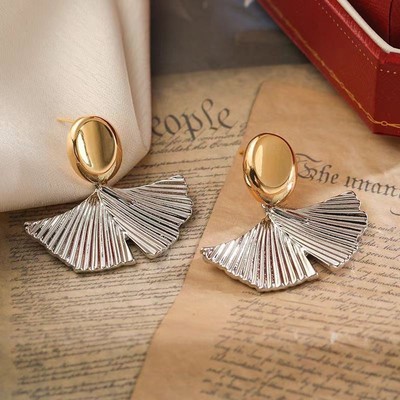 Pinkdudu Lá Thả Bông Tai Kim Loại Tối Giản Bạch Quả Vintage Ánh Sáng Sang Trọng Bông Tai Cho Nữ Hàng Ngày Sang Trọng PD2469
