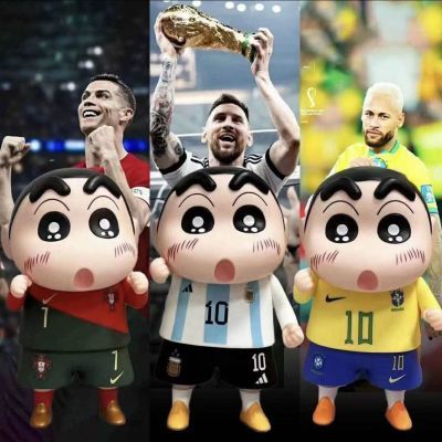 Mô hình Messi kết hợp Shin cậu bé bút chì – Figure phong cách bóng đá – Trang trí để bàn/Lễ sinh nhậ