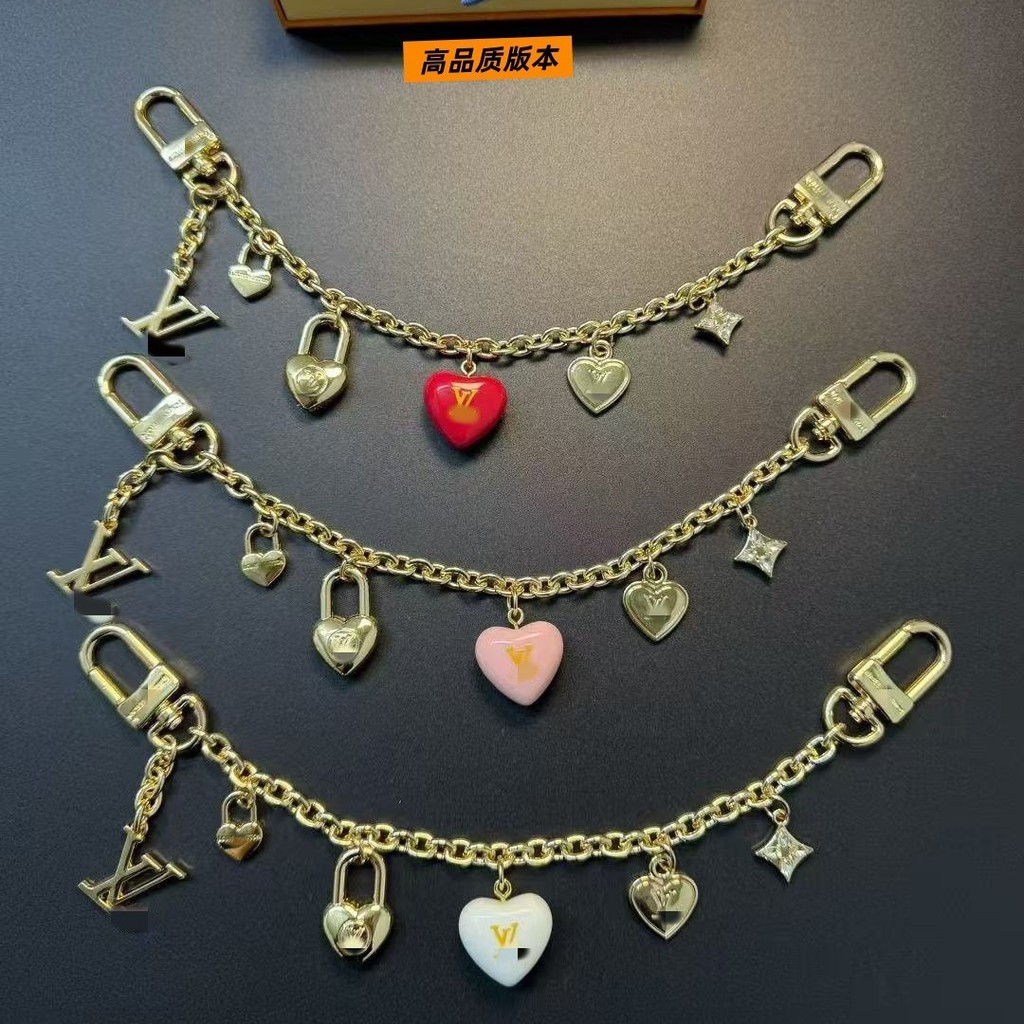 Agate pendant with heart-shaped charm, suitable for girls, used as a phone case chain, keychain, or 