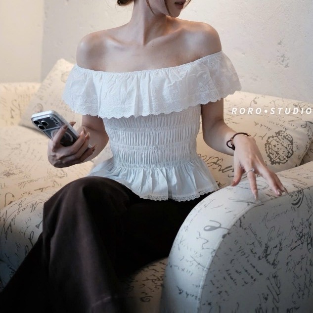 𝟏𝟒𝐚𝐦.𝐬𝐭𝐮𝐝𝐢𝐨 | Áo Kiểu Trễ Vai Bo Chun Tôn Dáng Áo Trắng Phối Ren Đục Lỗ Cao Cấp Nàng Thơ