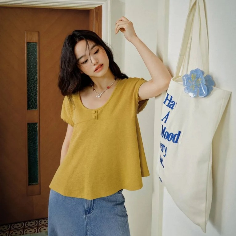 [KUOSE] Áo Flutter Babydoll Top - màu vàng đậm