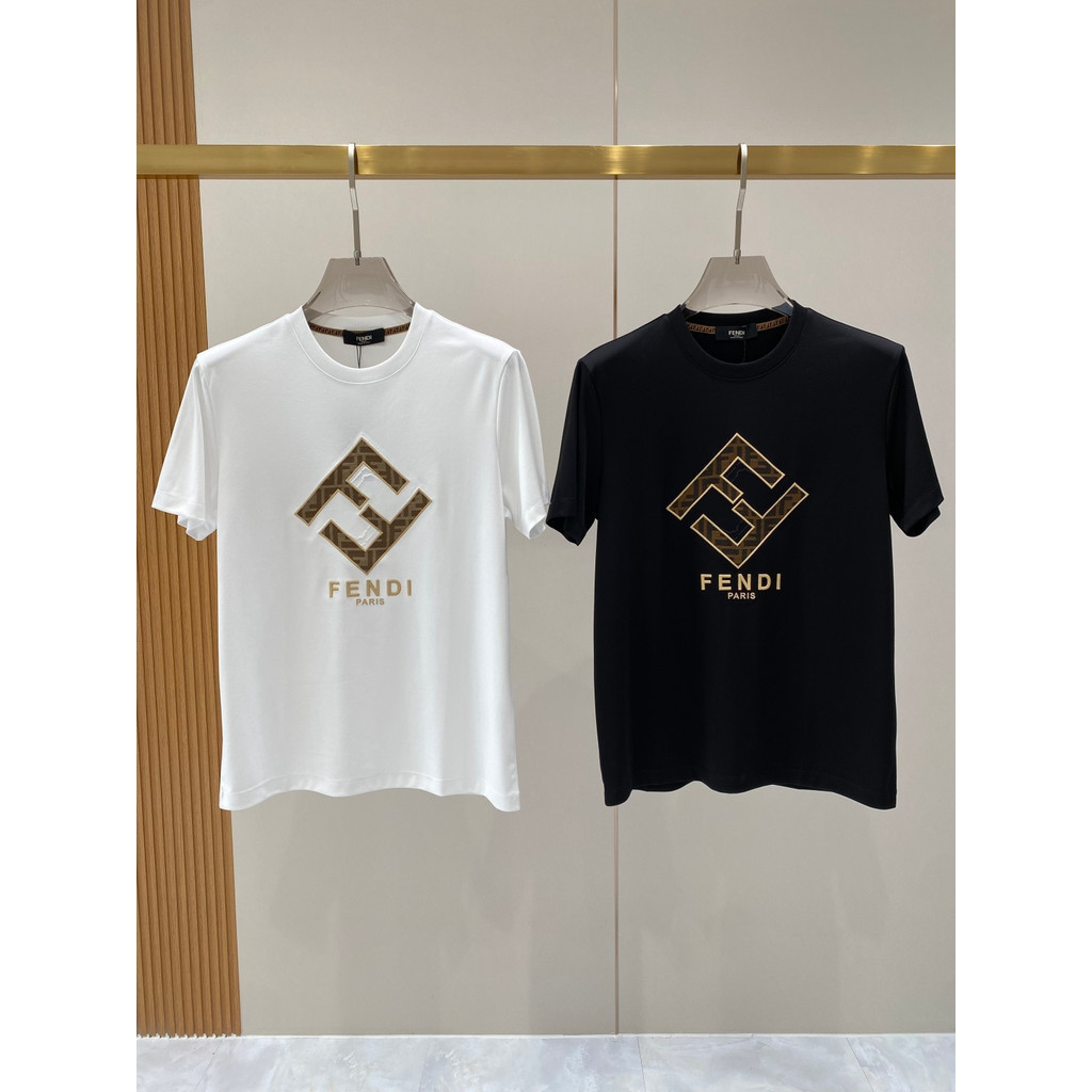 FENDI Mùa Hè Phong Cách Mới Áo Thun Ngắn Tay Nam Nữ Phong Cách Cặp Đôi Cổ Tròn Ôm Phù Hợp Với Áo Thu