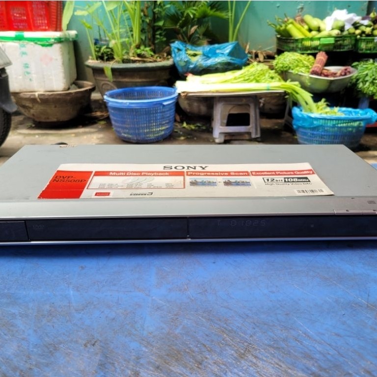 Sony DVP-NS508P DVD/CD/MP4/MP3 Player còn rất đẹp 😍. Hàng đã qua sử dụng, chính hãng còn nguyên tem 