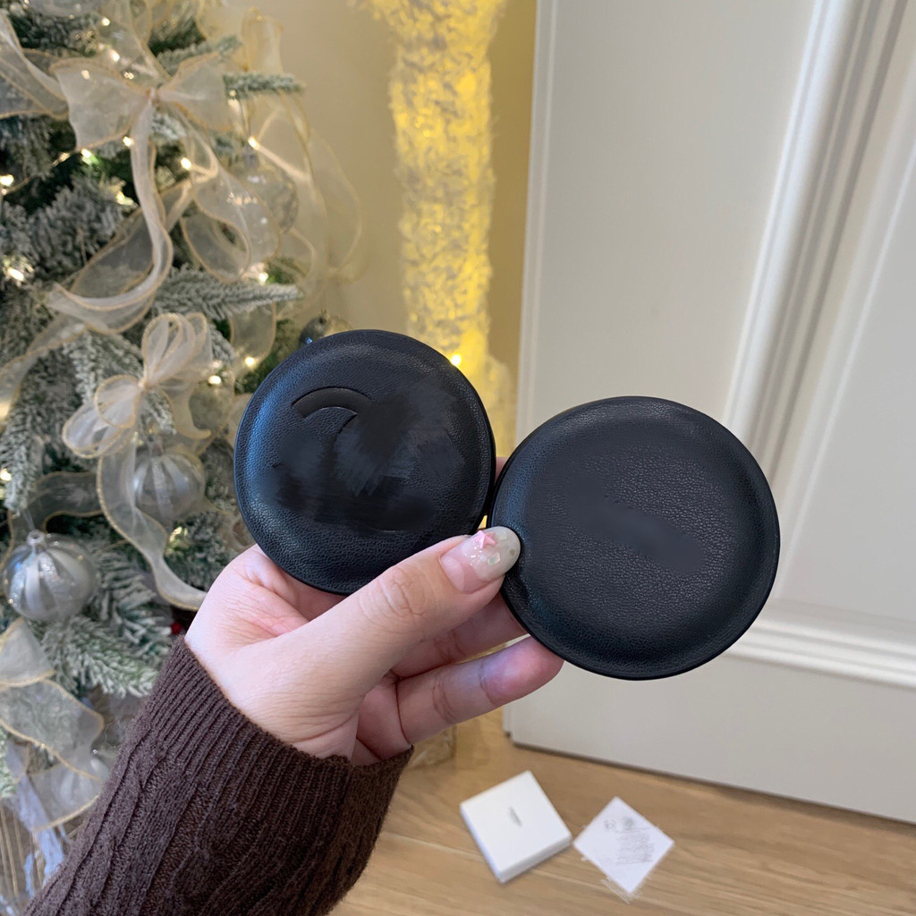 Rotating makeup mirror with a stylish leather finish, a fashionable compact mirror for going out, co