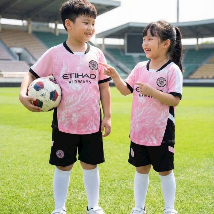 Quần Áo Bóng Đá Trẻ Em man City hồng rồng - Vải mè Nhật Cao Cấp DK – In Tên Số Theo Yêu Cầu BIBO SPO