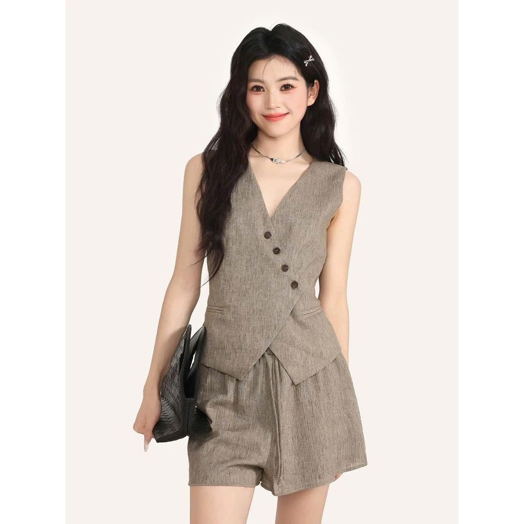 Set Bộ Nữ Áo Gilet Cài Cúc Lệch Kèm Quần Short Ngắn Hb.studio S168