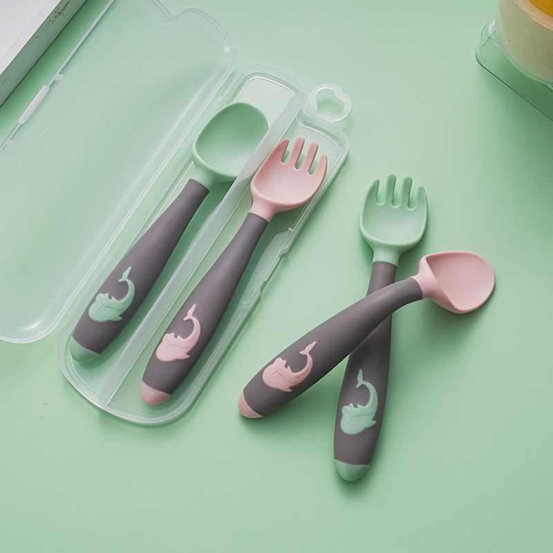 Baby eating with a fork6xx Curved handle household spoon, preferred training spoon for children, sui