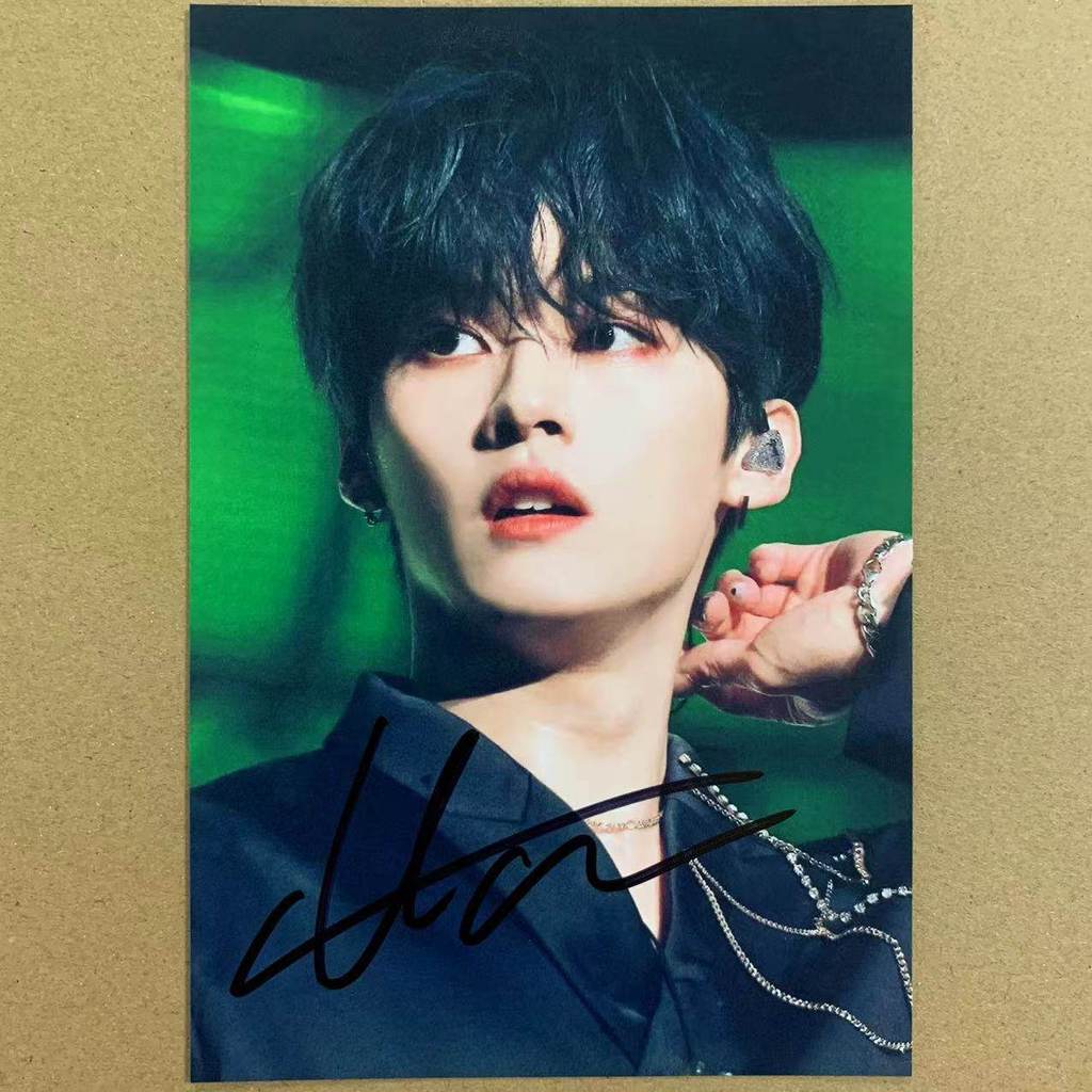 Straykids Lee Min-ho ký ảnh xung quanh Lee Min-ho đích thân ký ảnh cùng mẫu đích thân ký bưu thiếp