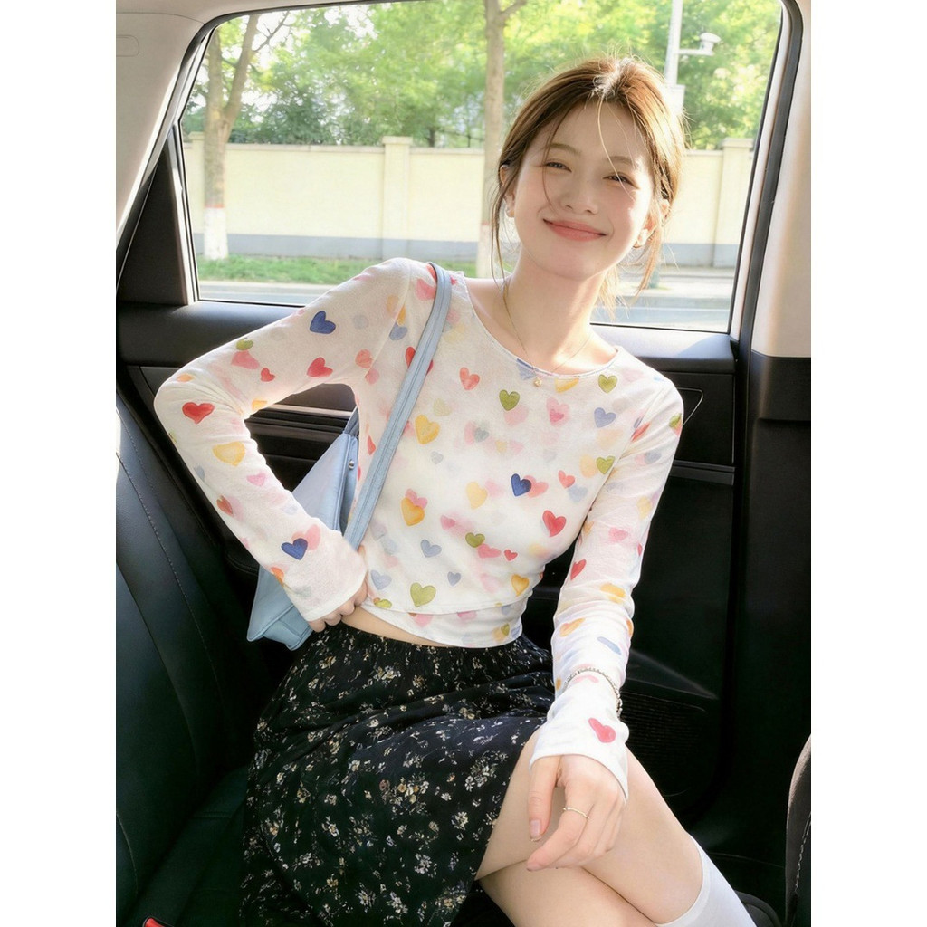 Áo thun dài tay in hình trái tim đầy màu sắc dành cho nữ mùa hè mỏng không đều ngắn Slim-Fit Slimmer