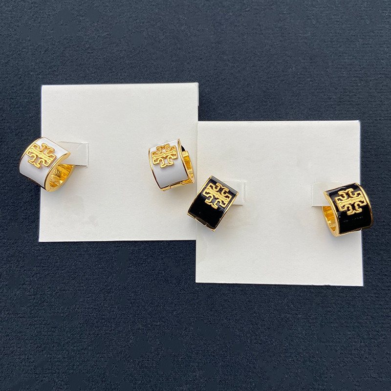 Simple design, inlaid with enamel enamel and English letters, exquisite metal earrings