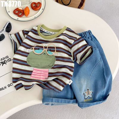 Set đồ bé trai áo thun sọc ngang in hình ếch đeo kính phối quần short denim xanh MINTSCLOSET TN3770