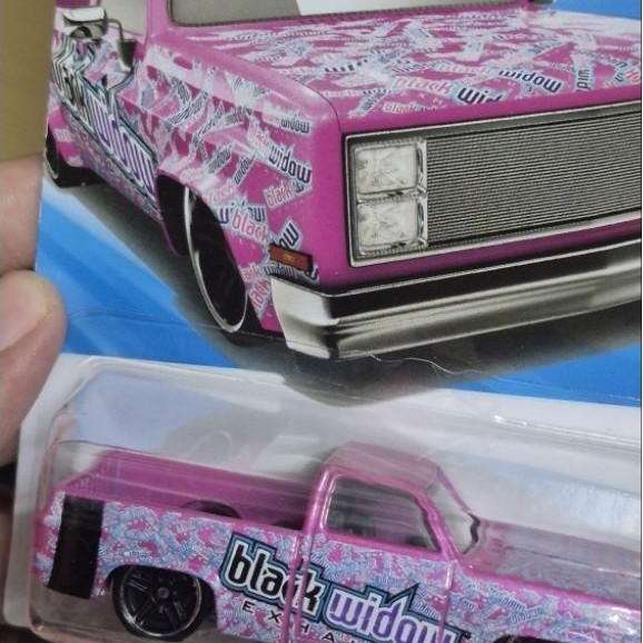 Mô hình xe đồ chơi HotWheels Chevy Silverado - Black Widow