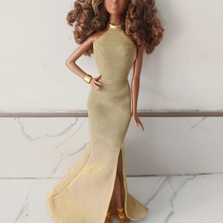 Búp bê Barbie The Look Red Carpet Gold Gown