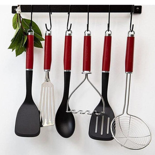 KitchenAid - Xẻng Chiên Có Rãnh Lưỡi Cong - Đen/Đỏ