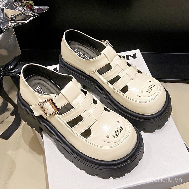 Mới Pháp Mũi Che Phủ Sandal Nữ Mùa Hè 2025 Phong Cách Mới Mùa Hè Da Mềm Thoải Mái Rỗng Lồng Lợn Thể 