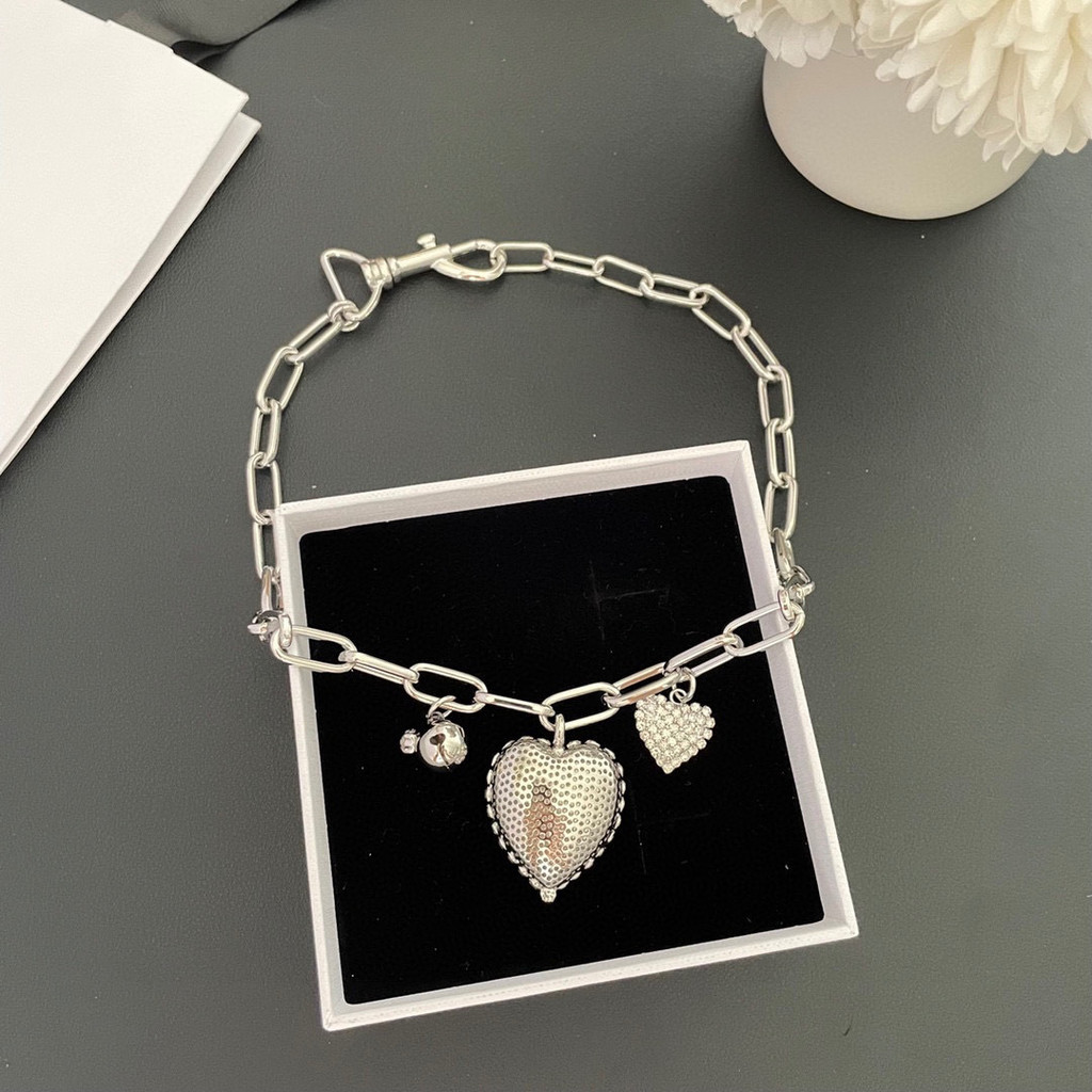 Exaggerated heart-shaped necklace, simple and unique, vintage bell heart chain collarbone necklace