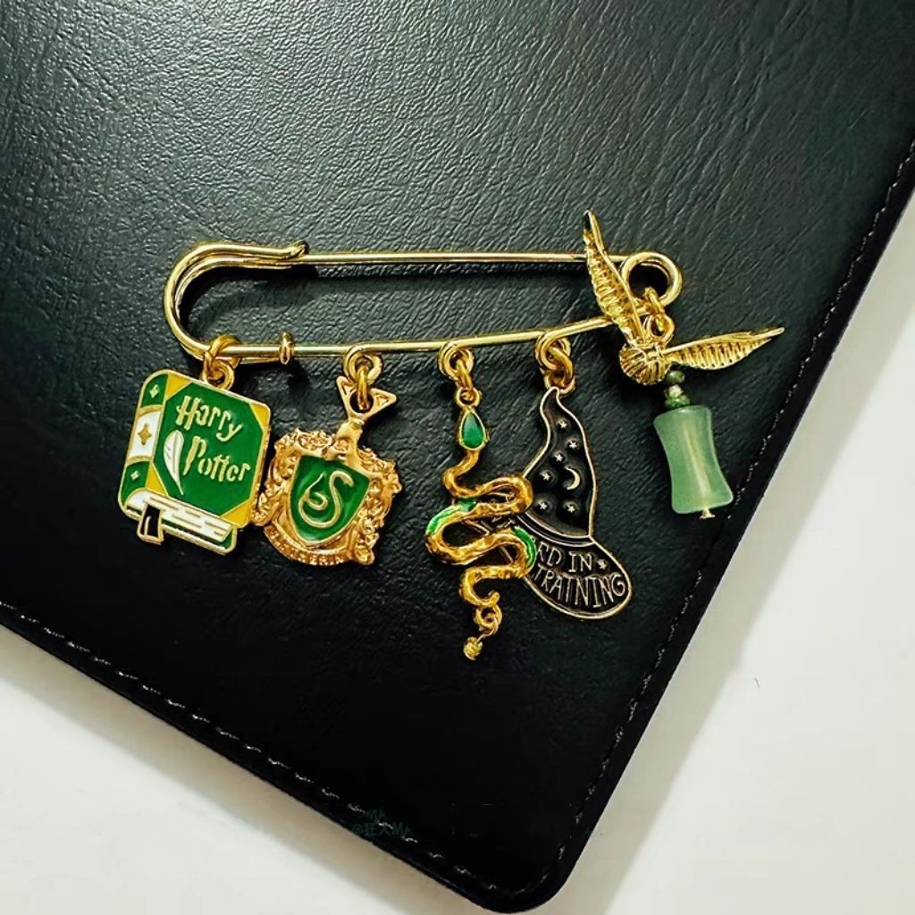 Trâm cài học viện ma thuật Slytherin làm bằng tay Harry Waveyekue666.Myekue666my20260610