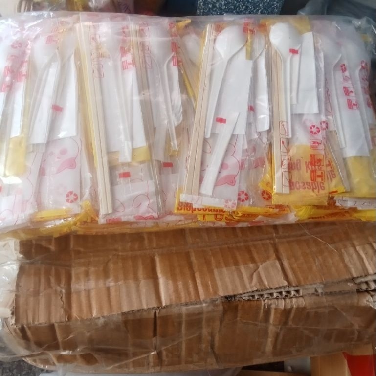tô giấy giá rẻ này chỉ còn 50 tô giá chỉ còn 52k