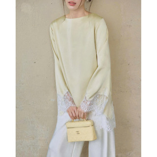 Áo lụa tay dài phối ren cổ tròn COCOBEBE