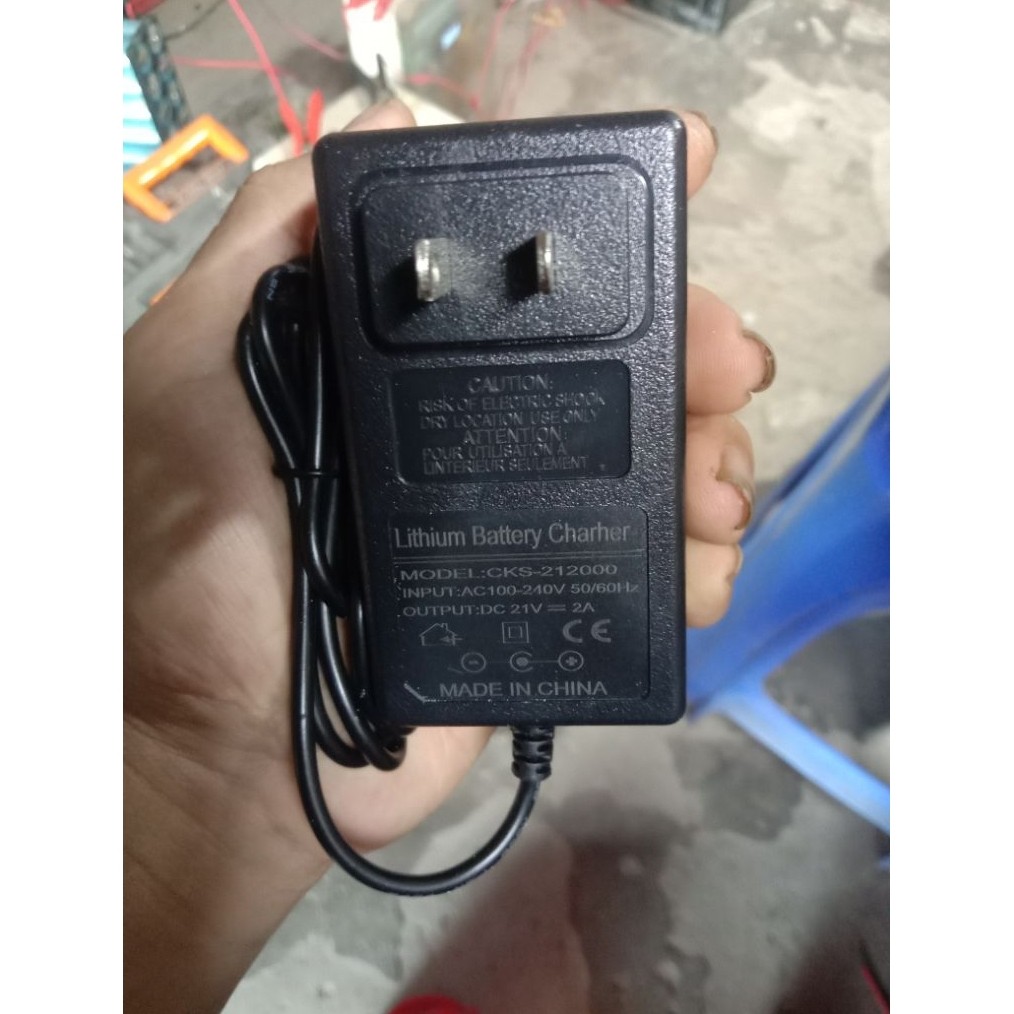Sạc Lion 5S 21V 2A Jack DC 5.5x2.5mm Cho Pin Li-ion 18.5V