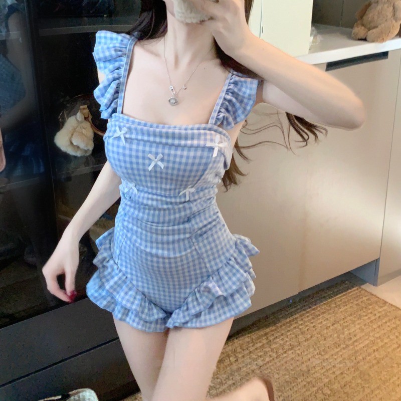 Đồ bơi một mảnh kẻ sọc xanh tươi có xù xì để bơi trong kỳ nghỉ