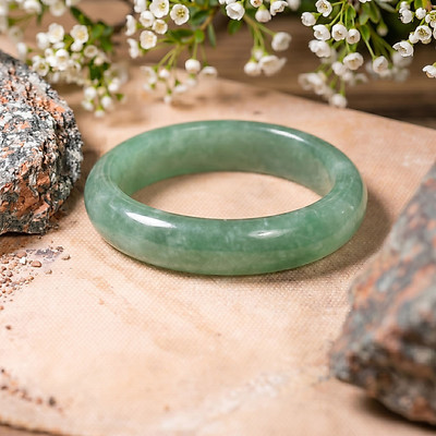 Vòng Cẩm Thạch Hẹ Xanh Ngọc Lắc Tay Phong Thủy Tinh Tế - Ngọc Trai Trường Thịnh
