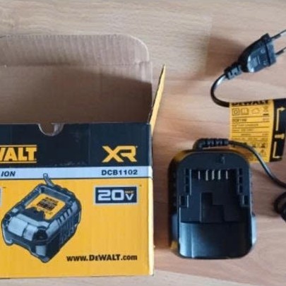 Đế sạc DEWALT DCB1102-B1 12-20V/2A