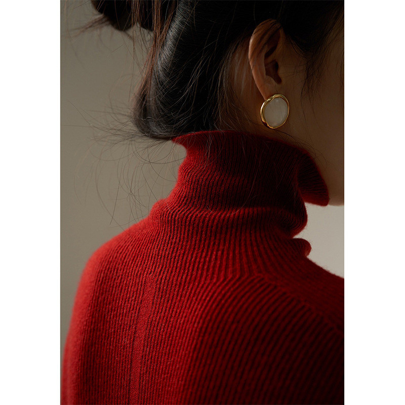 Seamless one-piece wool sweater Autumn and winter red turtleneck sweater layered with a base knit to