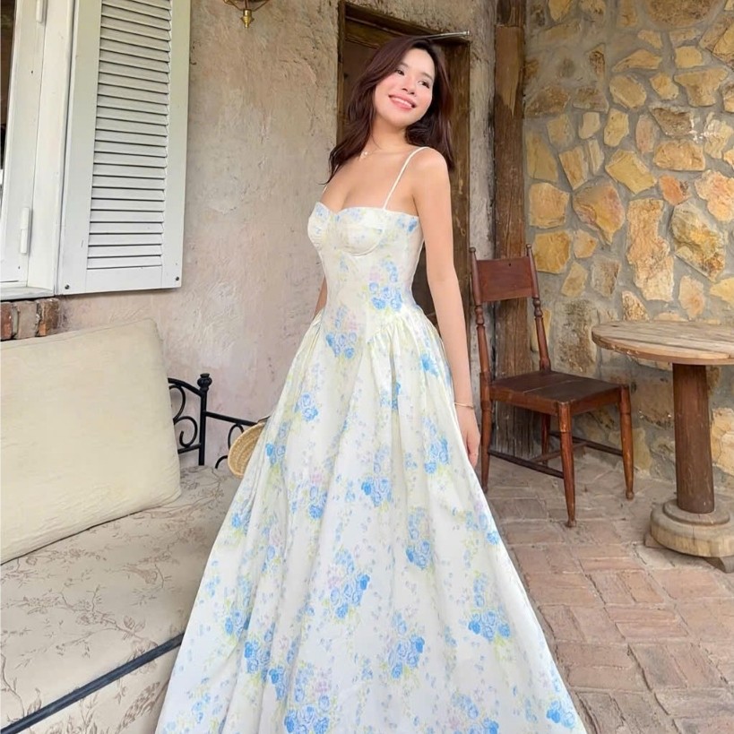 𝗖𝗹𝗼𝘁𝗵𝗲𝘀 𝗕𝗮𝗿 - Angela Dress (Airy Garden) | Đầm midi linen họa tiết hoa hồng xanh có mút ngực