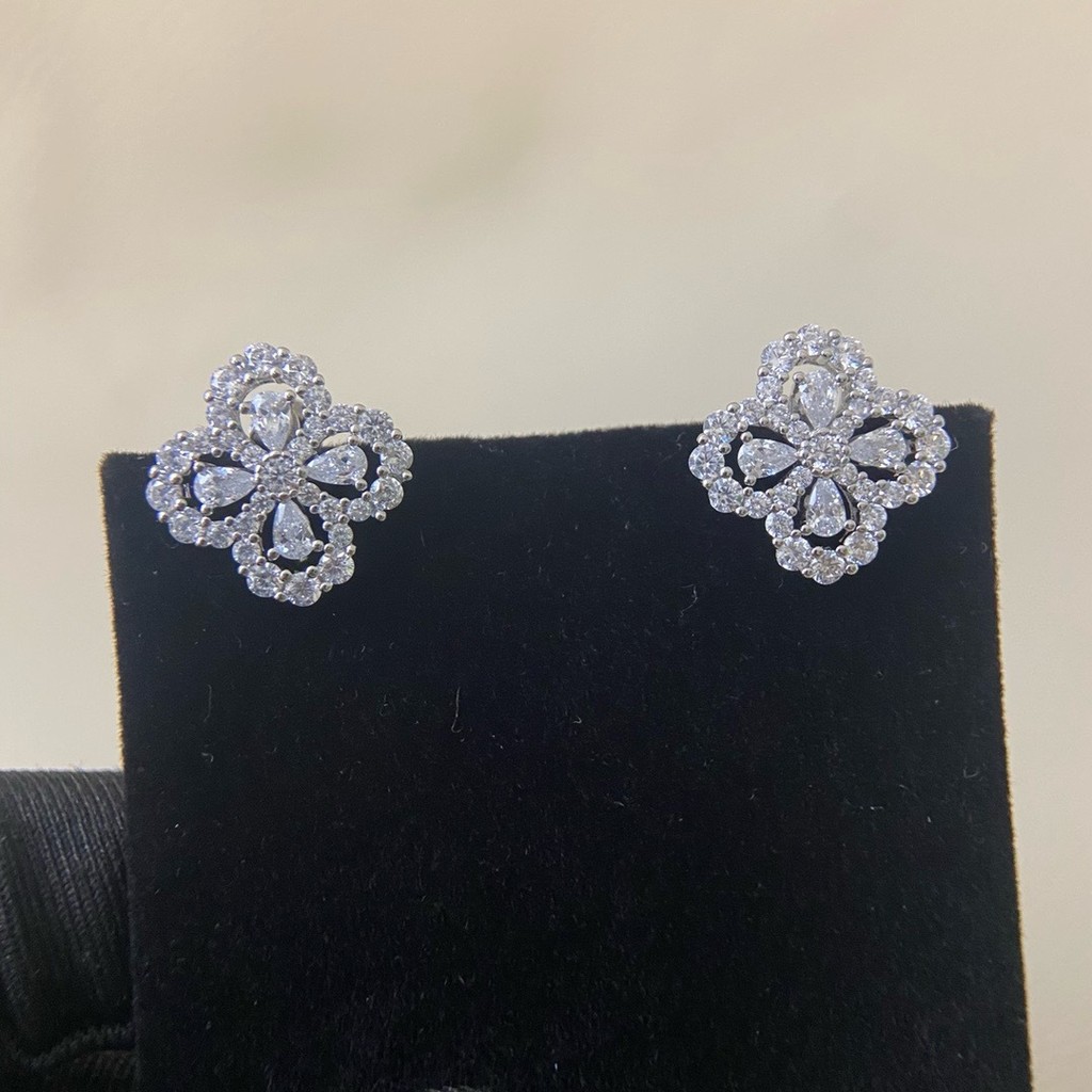 JPM3 Full-diamond four-leaf clover earrings for women, exquisitely crafted floral studs, fashionable