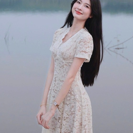 amy dress váy thiết kế đi tiệc cho chị em, váy ren kem dáng dài tay ngắn 2 lớp cho chị em mặc đi chơ