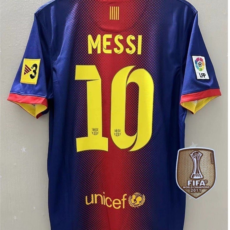 Áo bóng đá Barcelona cổ điển 12-13 được thiết kế như Messi và Neymar Jr.