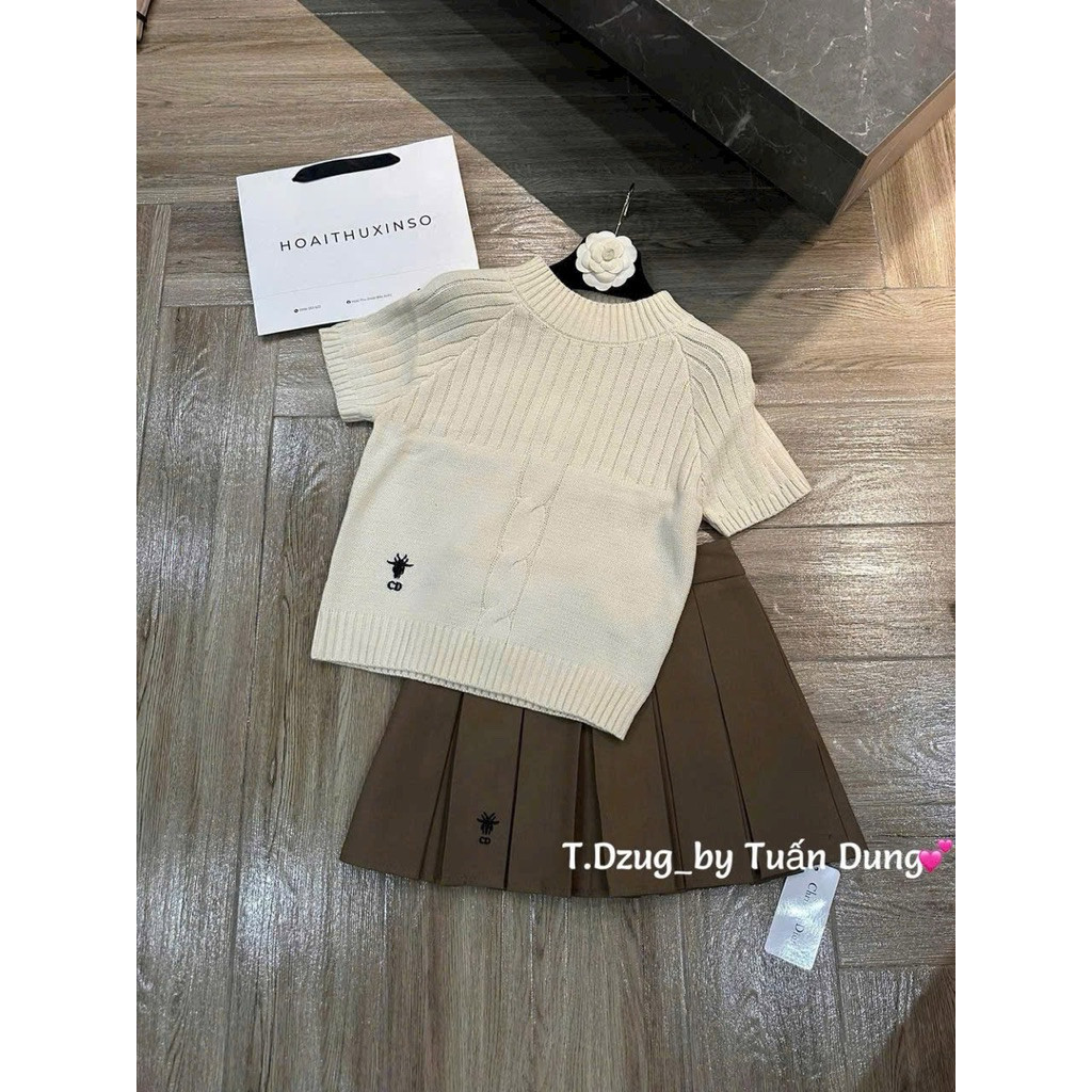 JANG STORE Áo len tay cộc màu kem thêu hình ong QC A396 jang store