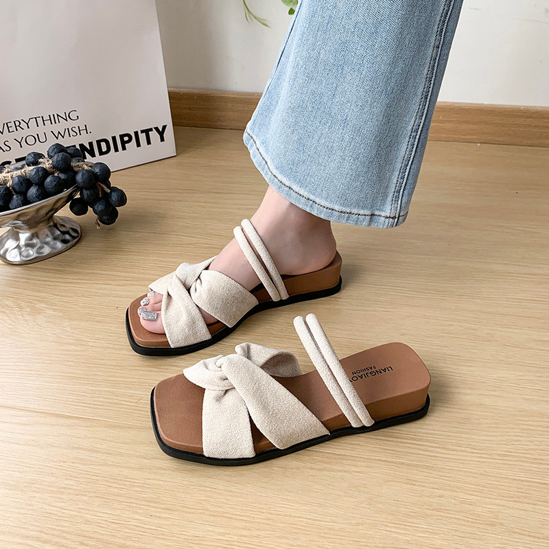 Hai Cánh Pháp Chấm Bi Dây Đeo Chữ Thập Flip-Flops Nữ Mặc Ngoài 2026 Phong Cách Mới Mùa Hè Nêm Gót Giày Sandal Dép