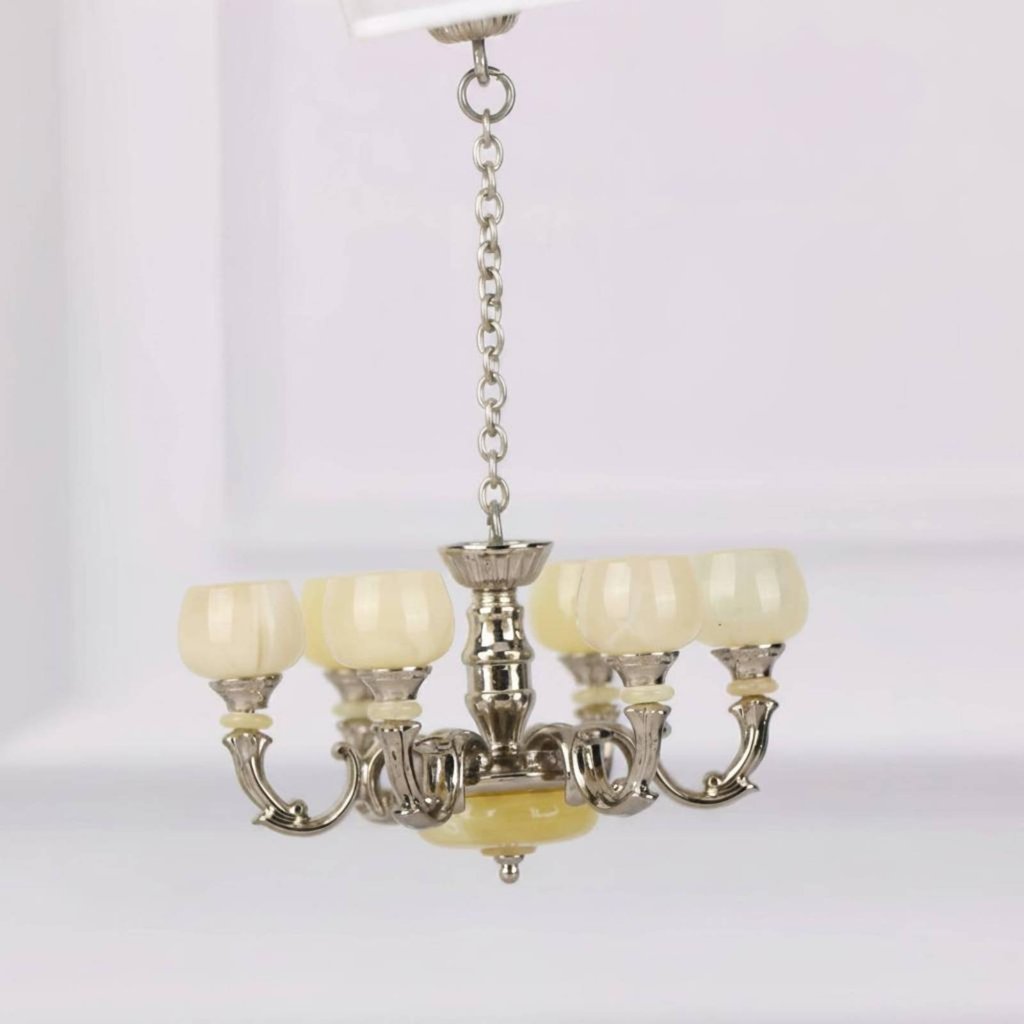 Chất liệu hợp kim Đèn trần nhà búp bê Micro Scene Prop Thiết kế cổ điển Đèn chùm Mô hình Retro Look