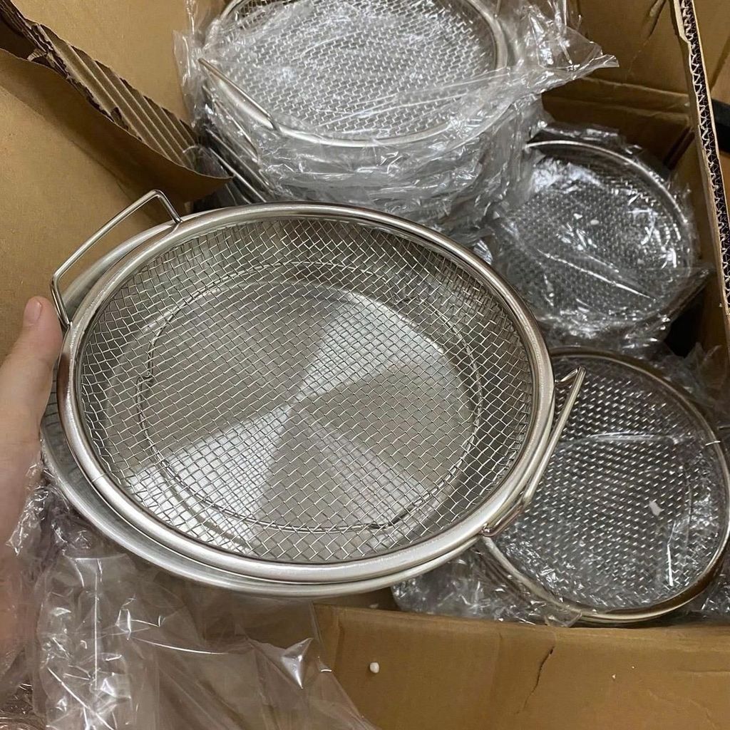 T-A [SIZE TO)Khay Inox Kèm Vỉ Lưới Chất Liệu Inox 304 - Ray Lọc Dầu Chiên Thức Ăn Đa Năng 20 cm