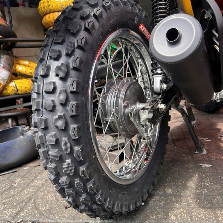 Vỏ ( Lốp) 110/90-16 không săm cho YB125, Gn125, GN150 PG-1 ( sản xuất tại nhà máy ở Việt Nam)