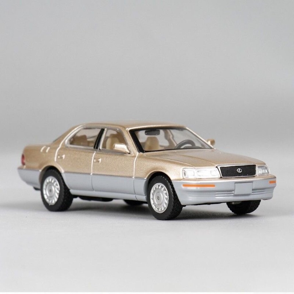 JKM 1: 64 Vàng LS400 UCF10 Cổ Điển Sedan Thể Thao Mô Hình Diecast Kim Loại Hiển Thị Xe Mới