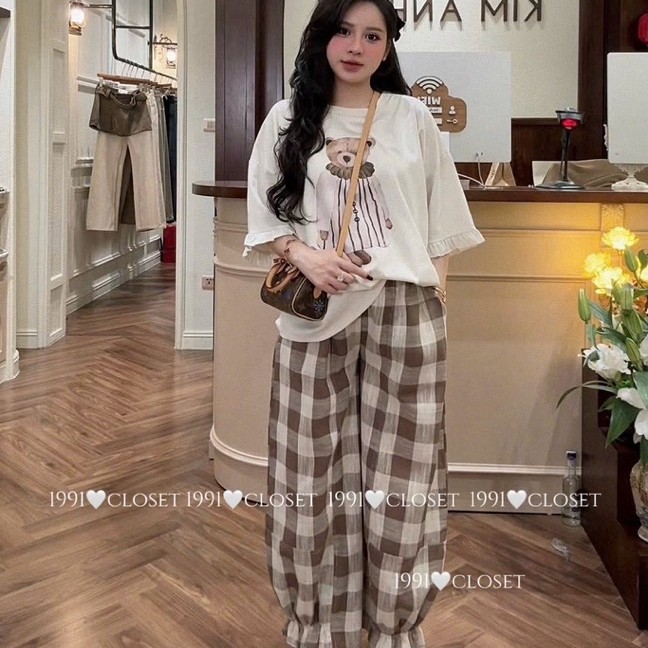 Set Áo Thun In Hình Gấu Kèm Quần Kẻ HT • Melanie Boutique