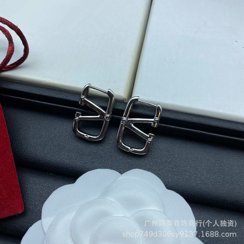 Classic Glossy Finish V Alphabet fashion retro earrings with versatile design
