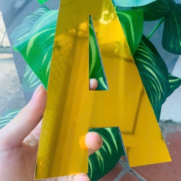 Chữ alu gương vàng cao 25cm dày 3mm. Chữ cái dán tường.  Chữ biển quảng cáo