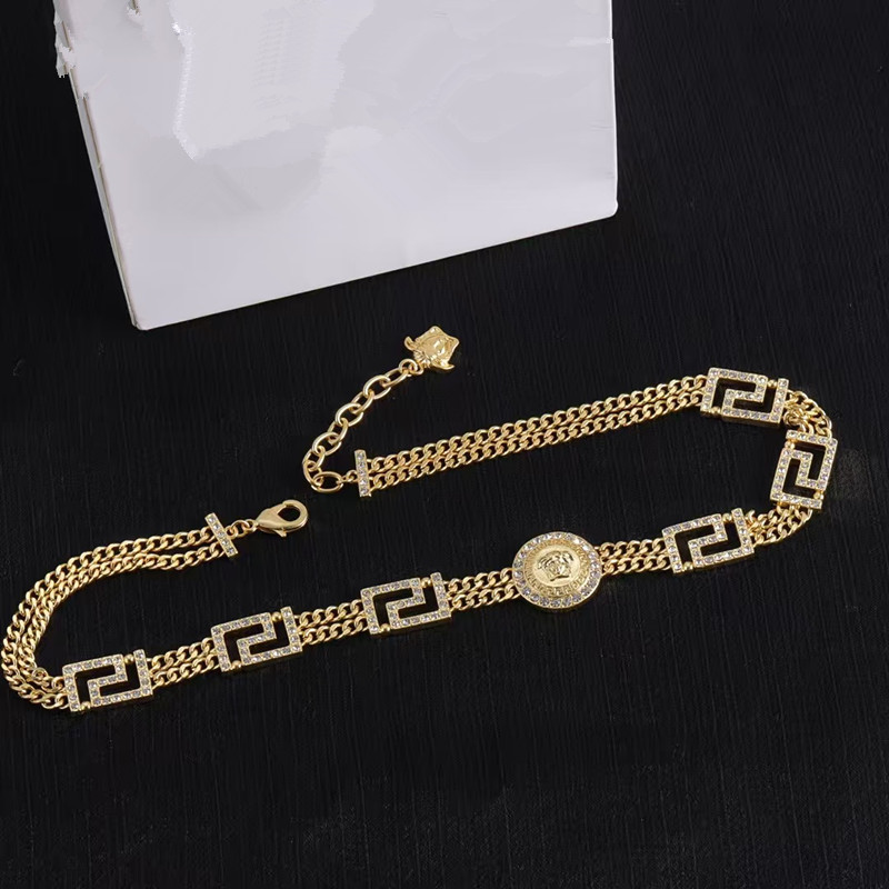 Medusa head vintage diamond-encrusted swirl design necklace, simple and elegant high-end collarbone 