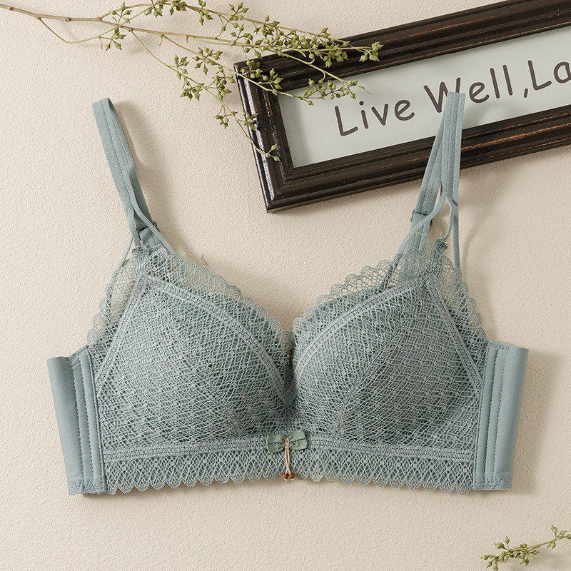 Caspace 8727 Áo Ngực Dày Nhỏ Ngực Push-up Quần Lót Nữ Không Dây Ren Gợi Cảm A Cup Flat Breast
